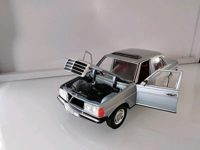 revell mercedes-benz w123 modell 230e 1:18 sehr schön! - Bild 1 von 4