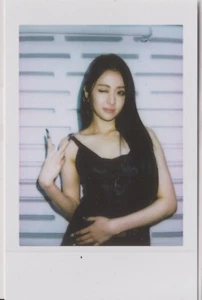 Tarjeta fotográfica oficial LE SSERAFIM Yunjin | The Hot House Pop-Up beneficio especial - Imagen 1 de 1
