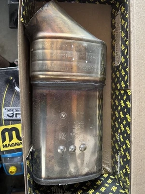 BMW 330i G20 2019-2024 2,0 L escape centro silenciador tubo resonador fabricante de equipos originales -corte- Foto 1 de 2