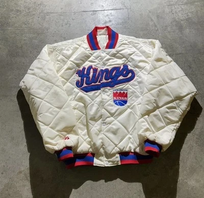 Jaqueta Bombardeiro Acolchoada Masculina Sacramento Kings Hardwood Classics X Majestic Extra Grande/Extra Grande - Imagem 1 de 4