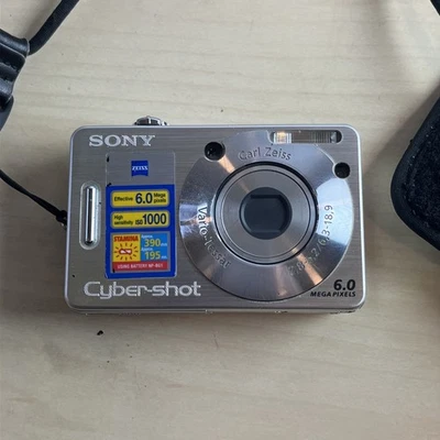 E3-BE SONY CYBERSHOT DSC-W50 6.0 MEGAPIXELS 2,8-5,2 DIGITALCAMERA FOTO CAMERA - Bild 1 von 4