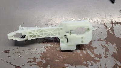 Подлинный оригинальный производитель 16-21 Hyundai Tucson левая передняя внешняя дверная ручка основание 82655D3700 - Изображение 1 из 4