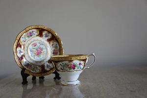 Vintage Royal Albert Bone china Lady Hamilton burgandy footed Cup & saucer (75) - Picture 1 of 4