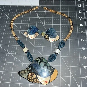LEE SANDS ~VINTAGE NECKLACE EARRINGS ~ INLAY Lady In Hat BEADED PENDANT - Picture 1 of 4