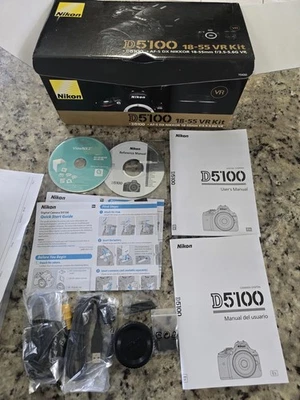 Nikon D5100 Accessoires, Manual Disks, Cables And Lense Cover - Image 1 of 4