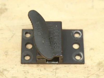 Soporte de abrazadera de montaje en respaldo de asiento Stealth SBM300 para reposacabezas de silla eléctrica - Quantum Foto 1 de 4