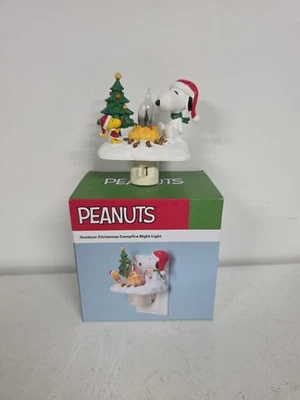 Luz nocturna enchufable de pared de fogata parpadeante vacaciones de Navidad Peanuts Foto 1 de 4