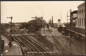 NEWHAVEN postcard Continental Quay railway lines & station hotel - Picture 1 of 2