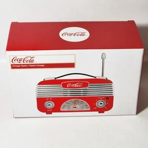 Radio Coca-Cola Estilo Retro AM/FM Rojo Mini 6" x 3" 2018 Nuevo en Caja Utiliza 3 Pilas AA - Imagen 1 de 8