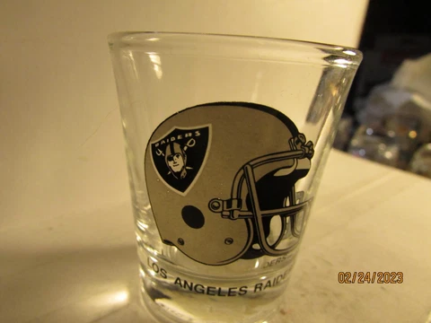 NFL Los Angeles Raiders Vintage Shotglass 1983 helmet logo on clear- by Hunter Cover