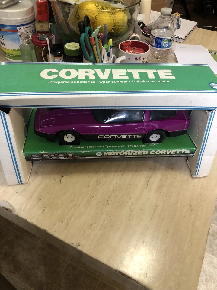 Corvette Ertl escala 1/16 púrpura motorizado Foto 1 de 4