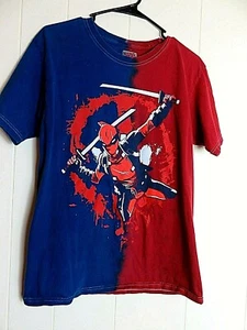 Camiseta Deadpool Marvel LEGENDS ROJA Y AZUL TIE DIE PARA HOMBRE MEDIANA - Imagen 1 de 3
