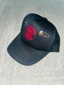 SOUTHERN PACIFIC LINES Ferrovie Treno Maglia Nera Camionista Cord Cappello Berretto Spilla Smaltata - Foto 1 di 16