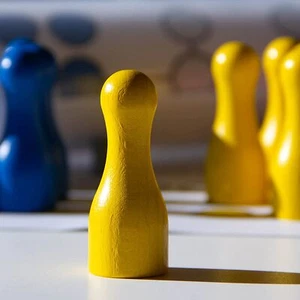 Spieltz Spielfiguren - Riesen Halmakegel / Flaschenkegel (25/60 mm) Farbmischung - Bild 1 von 7