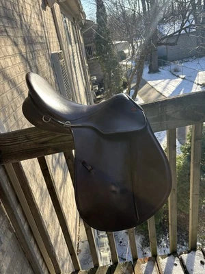 "Silla de montar Courbette Magic inglesa multiusos de 17,5""" Foto 1 de 4