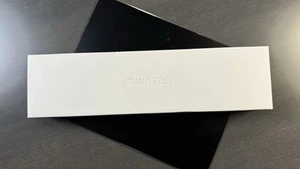 Apple Watch Series 8 45mm Aluminum Case Midnight MNVL3LL/A - Photo 1 sur 5