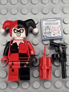 Lego DC Super Heroes Minifigure SH0024 Harley Quinn - Picture 1 of 5