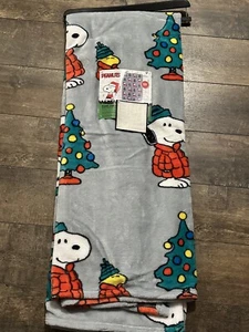 Peanuts Snoopy Puffer Jacket Blanket Christmas Grey Red NWT VIRAL - Picture 1 of 2