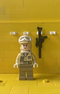 Lego Star Wars Minifigure: sw0291 Hoth Rebel Trooper (Black Chin Dimple) - Picture 1 of 4