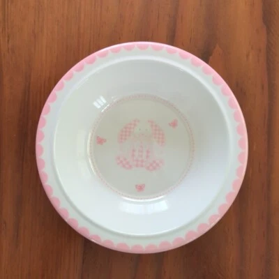 REED & BARTON Schale rosa & weiß Gingham Baby Hase Kaninchen Kindergeschirr  - Bild 1 von 4