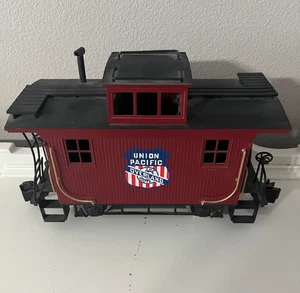 This Bachmann G Scale Union Pacific Overland Caboose #425 - Picture 1 of 3