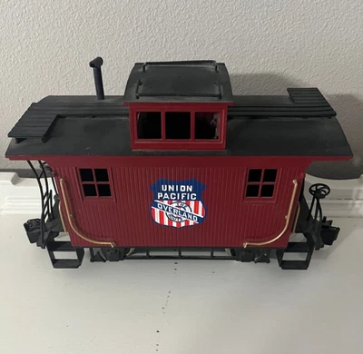 This Bachmann G Scale Union Pacific Overland Caboose #425 - Image 1 of 3