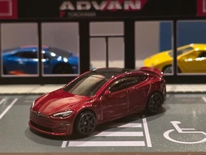 ๐ TESLA MODEL S PLAID EV Diorama Collectible DieCast Model Car 1:64 Red LOOSE - Picture 1 of 6