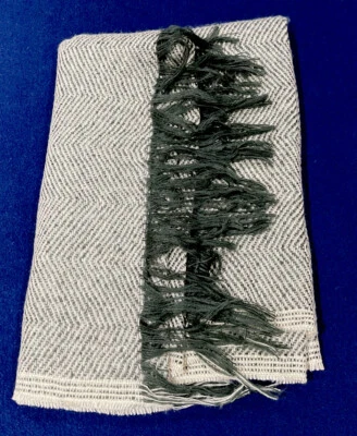 Новое без ценников бежевое серое одеяло с бахромой в елочку Ann Taylor Loft 80 X 35 дюймов - Изображение 1 из 3