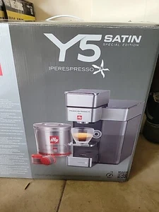 Illy Y5 iperespresso FrancisFrancis Espresso Coffee Machine - Picture 1 of 3