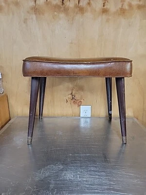  Taburete de pie MCM marrón vinilo madera clavija patas rectangular 20,5 x 17,5 x 13,5 Foto 1 de 4