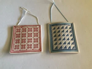 Pair of 3 1/2" Ceramic Americana Quilt Plaques 1989 Hill Design - Picture 1 of 7