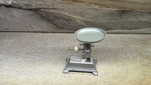 Vintage Puppenstubenwaage/ Bleistiftschärfer - Bild 1 von 4