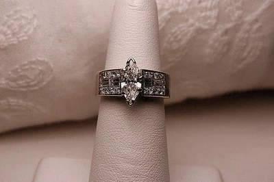 1.76 TCW MARQUISE SOLITAIRE DIAMOND WEDDING RING IN 18K GOLD! APPRAISAL $9.8K ! - Image 1 of 4