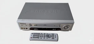 VIDEOREGISTRATORE VHS SAMSUNG SV-641X LETTORE CASSETTE VINTAGE VCR FUNZIONANTE - Foto 1 di 5
