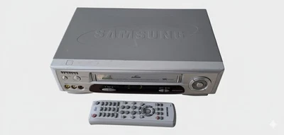 VIDEOREGISTRATORE VHS SAMSUNG SV-641X LETTORE CASSETTE VINTAGE VCR FUNZIONANTE - Immagine 1 di 4