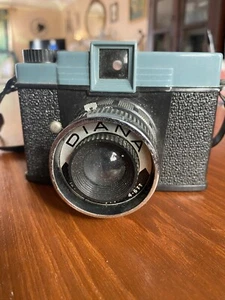 Vintage Diana Camera 120 Film Hong Kong Classic Plastic - Picture 1 of 5
