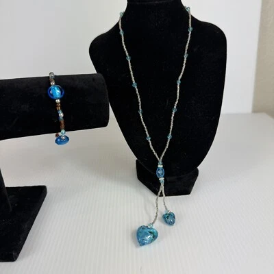 Colar e pulseira de vidro corações azuis com detalhes nas cores prata e âmbar - Imagem 1 de 4