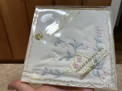 PAÑUELOS FLORALES VINTAGE 100% SEDA BORDADOS A MANO NUEVOS EN PACK Foto 1 de 4