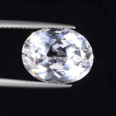 9.04 ct TOP LUSTROUS / COLORLESS 100% NATURAL SPODUMENE - Oval See Vdo DL - Image 1 of 2