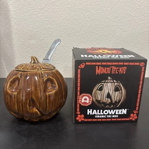 Mondo Michael Myers Variante Halloween Keramik Tiki Becher Alamo braune Glasur + Messer - Bild 1 von 13