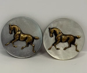 Lot 2 Vintage Pferd Reiter Knopf Muschel Perle Auster Messing Schaft 1,5 cm - Bild 1 von 11