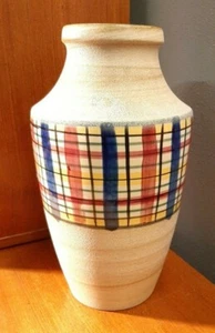 1950s Bay Keramik Vase 654/40 Textured Sand & Tartan Plaid Band West Germany - Picture 1 of 7