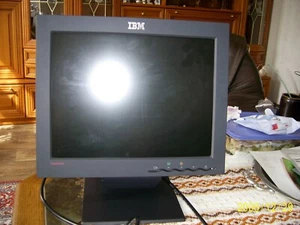 IBM Thinkvision L170 17-Zoll TFT-Monitor schwarz/anthrazit (kaum gebraucht) - Bild 1 von 3