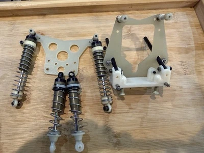 Lote de Suspensión RC10 De Colección Nuevo Usado OE Amortiguadores Torre RPM Retenedores Tapas de Aluminio Foto 1 de 4