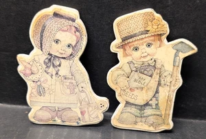 Rara coppia di calamite frigorifero vintage 1989 Wee Country Folk Debbie Bell Jarratt - Foto 1 di 6