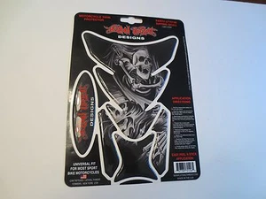 LETHAL THREAT TANK PROTECTOR PAD UNIVERSAL RIPPING SKULL  BLK/WHITE 8.5" x 5.7" - Bild 1 von 1