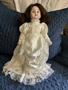 Muñeca novia de porcelana vintage de Heritage-reacondicionada - Imagen 1 de 6
