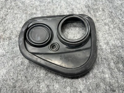 燃油填充颈部上密封橡胶梅赛德斯 W213 E53 E250 E350 oem — 第 1/3 张图片