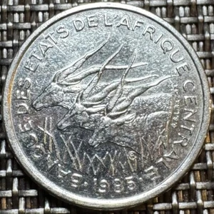 TRES BELLE PIECE DE 50 FRANCS AFRIQUE CENTRALE 1985 D (1299) - Picture 1 of 2