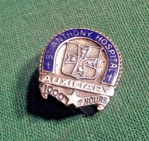 St Anthony Hospital Auxiliary 1000 Hours Rare Silver-Tone Brooch Award Lapel Pin - Picture 1 of 3